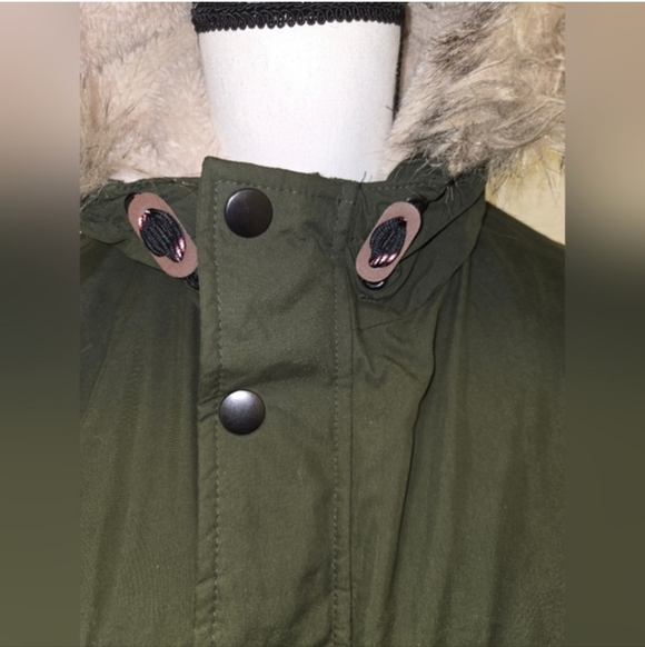 Old Navy Olive Green Parka with Faux Fur Hood - Picture 3 of 10